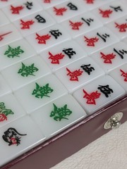 Vintage Mahjong Travel Set 144 Multicolored Tiles 2 Dice & Case