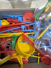 Milton Bradley 1999 Mouse Trap Building Game ( Complete)