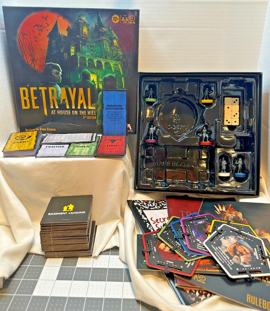 Hasbro HSBF4541 Betrayal At House On The Hill 3rd Edition Board Game
