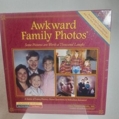NEW Awkward Family Photos Game Family and Party Sealed – Teen-Adult 4-6 Players