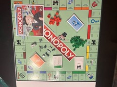 Hasbro Monopoly C1009 Classic Board Game 2-6 Players 8+ Years Family COMPLETE