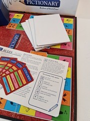 2000 Pictionary Updated Edition Board Game 3 – 16 players Ready to play Complete