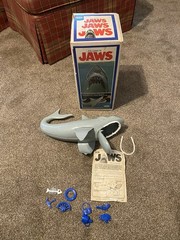 JAWS VINTAGE GAME 1975 IDEAL SHARK AND BOX WITH INCOMPLETE PARTS