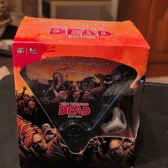 USAopoly Trivial Pursuit The Walking Dead Edition Trivia Card Game 2016 18+ 2+