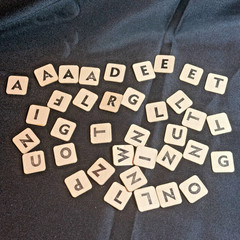 Anagrams Letters Vintage 2 cm Thin Pressed Cardboard Rounded Corners lot of 37