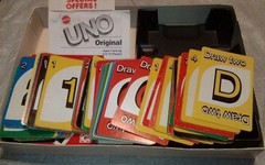Deluxe UNO game – 1978 edition 90% complete w/box missing ( -7 cards )