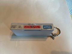 1998 Hasbro Parker Brothers MONOPOLY KEY CHAIN BOARD, 2 GAME PIECES & DICE-Fun!