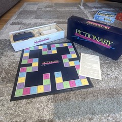 VINTAGE Pictionary Updated for the 90s COMPLETE 1993 Classic Drawing Board Game