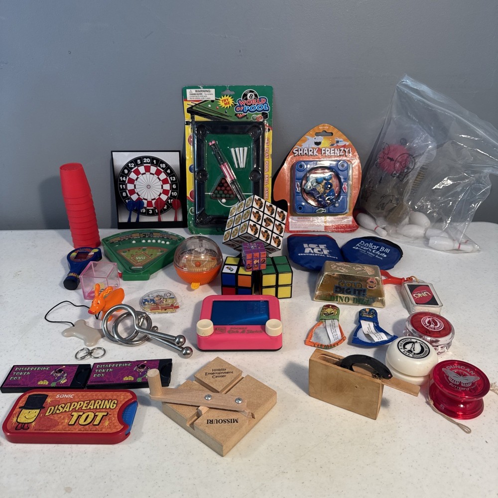Lot of Miscellaneous Mini Games: Rubik’s cube, etch-sketch, yo-yo’s, Mini Pool