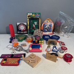 Lot of Miscellaneous Mini Games: Rubik’s cube, etch-sketch, yo-yo’s, Mini Pool