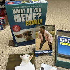 What Do You Meme? Family Edition On The Go! Card Game Ages 8+ 3 to 20 Players