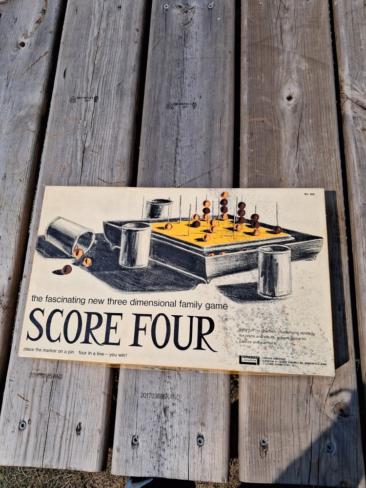 COMPLETE Vintage 1968 Score Four Family Board Game Three Dimensional 60s No 8325