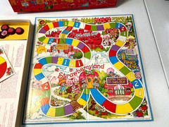 Vintage 1981 Strawberry Shortcake Big Apple City Game by Parker Bothers, NICE