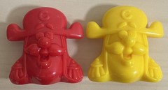 2 Gogo’s Crazy Bones – Cap’n Crunch (Yellow/Red)
