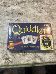 QUIDDLER | The Short Word Game | 2-8 Players | Ages 8 – Adult | 1998 Cannel, LLC