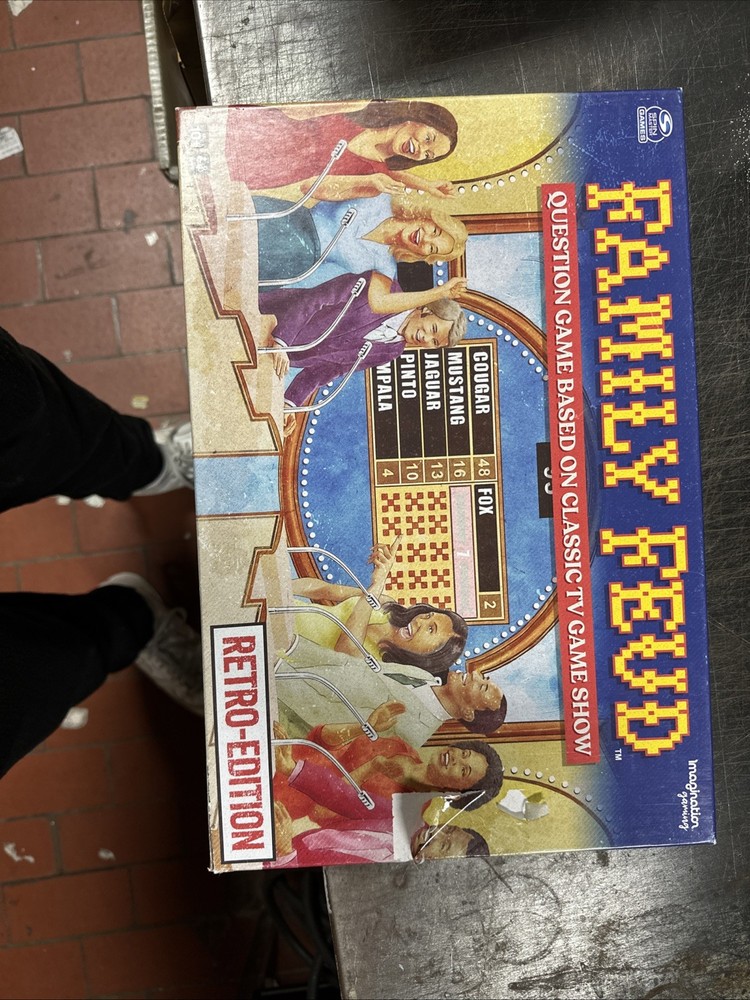 FAMILY FEUD Retro Edition Board Game