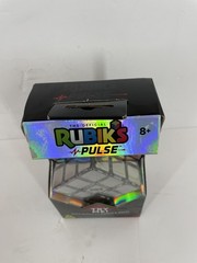Rubik’s Pulse Electronic Light Up Puzzle Cube Game Spin Master NEW 8+