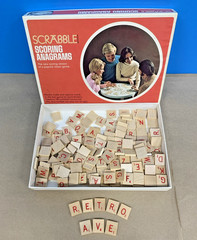 Vintage Scrabble Scoring Anagrams Word Tile Game – 1975 Selchow & Righter