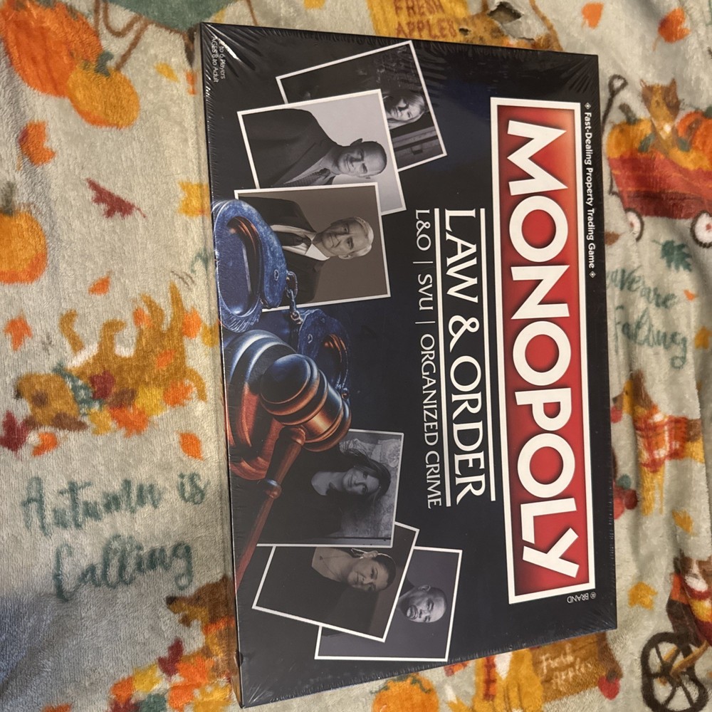 Hasbro USAopoly MONOPOLY: Law & Order SVU Organized Crime Collectors Edition