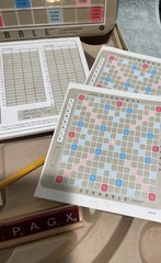Milton Bradley Scrabble Deluxe Crossword Board Game Rotating Turntable 1988