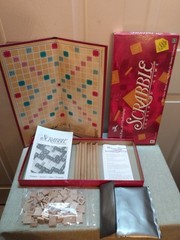 4 Vintage 1998-2000 Hasbro Board Games Bundle – Clue, Life, Scrabble & Sorry!