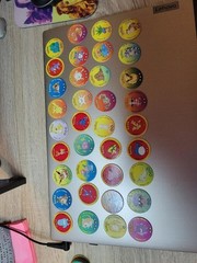 POKEMON TAZOS POGS 153 PCS 1ST GENERATION PLUS MINIATURE AND POKEMON TOYS