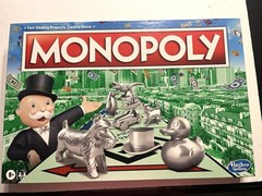 Hasbro Monopoly C1009 Classic Board Game 2-6 Players 8+ Years Family COMPLETE