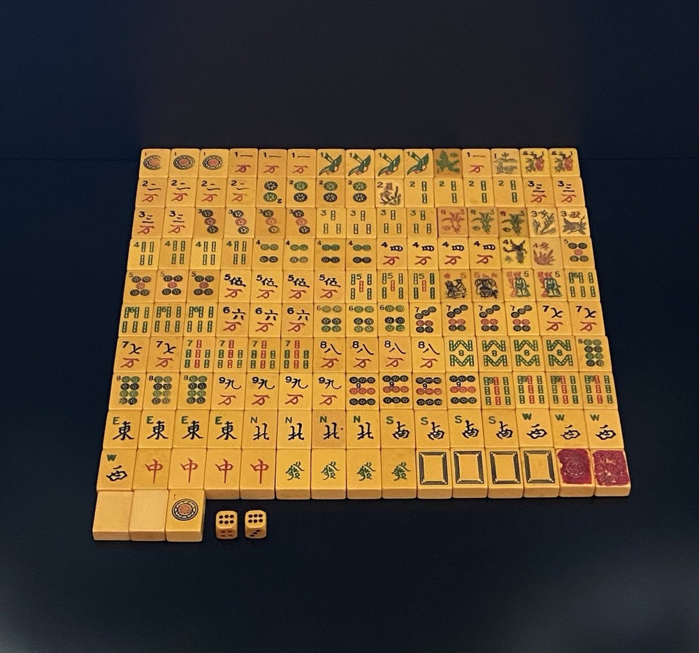 Nice Lot of 153 Vintage Bakelite Mah Jong Mahjong Tiles + 4 Racks W/ Case & Dice