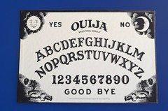 Ouija Board Glow in the Dark Mystifying Oracle Game Parker Brothers 1998 CIB