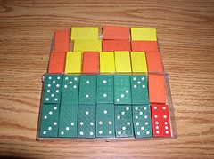 VINTAGE 28-PIECE MULTI-COLOR DOMINOES COMPACT SET IN PLASTIC CASE