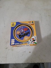 Asmodee Dobble Camping card game, designed for 2-8 players aged 6 and older.