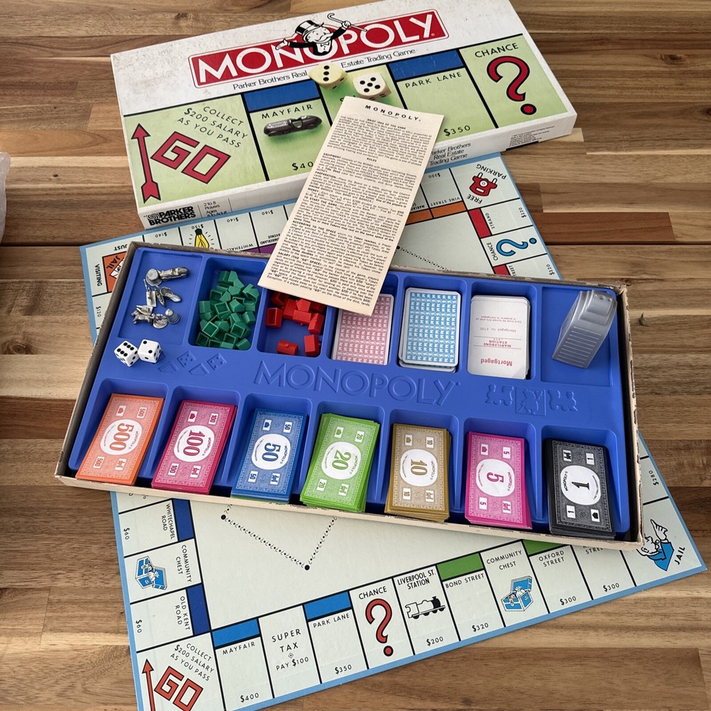 1992 Monopoly Board Game Parker Brothers New Zealand COMPLETE