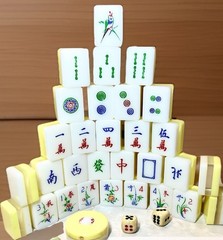 Vtg 60s Triple Layer Yellow Lucite Mahjong Set 148 Hand Carved & Painted Tiles