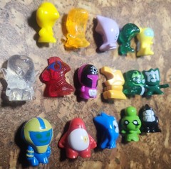 16 Gogos Crazy Bones figures EXCELLENT