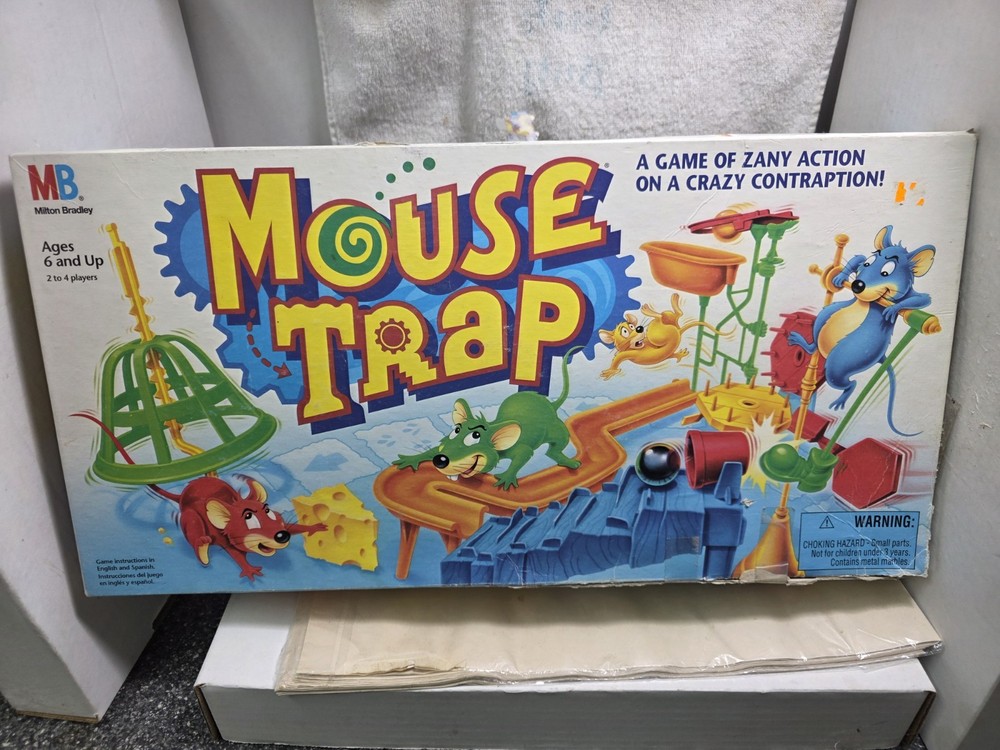 Milton Bradley 1999 Mouse Trap Building Game ( Complete)