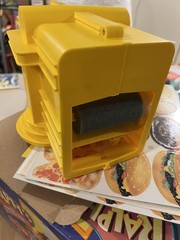 1992 Milton Bradley Eat At Ralph’s Motorized Fast Food Game COMPLETE Untested MB