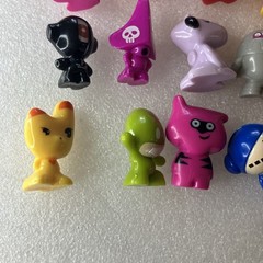 Lot of 25 Gogos Crazy Bones Figures As Shown