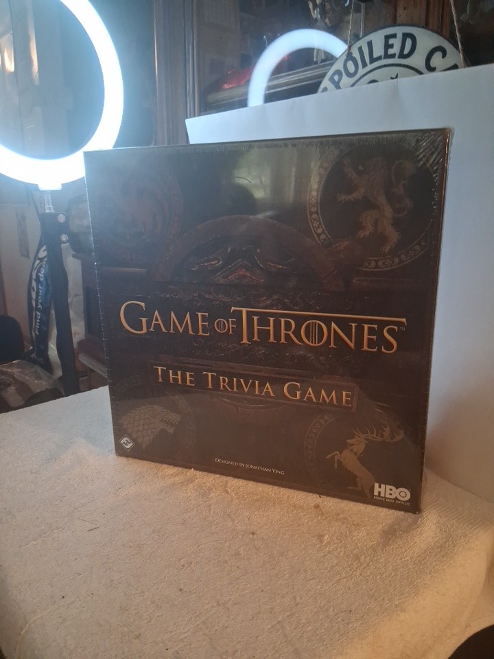 NIB Sealed Game Of Thrones : THE TRIVIA GAME. HBO, 2015.
