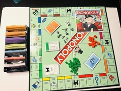 Hasbro Monopoly C1009 Classic Board Game 2-6 Players 8+ Years Family COMPLETE