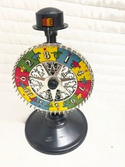 VINTAGE E.S. LOWE WHEEL OF FORTUNE HORSE RACING GAME with original box roulette