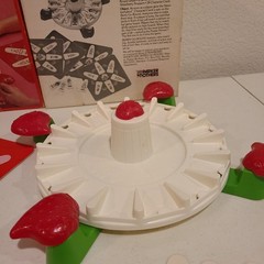Vintage Strawberry Shortcake Berry-Go-Round from 1981 – Pre-owned- Complete
