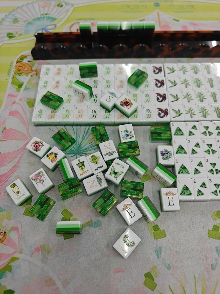 Bamboo Style 4-Layer Emerald Green Back American Mahjong Tiles