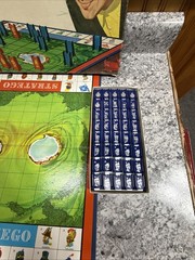Vintage Stratego Board Game Milton Bradley 4916 Complete Red Blue Pieces