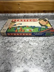 Vintage Stratego Board Game Milton Bradley 4916 Complete Red Blue Pieces