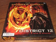 THE HUNGER GAMES District 12 Strategy Board Game Wizkids NECA Used GUC Strategy