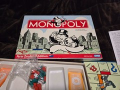 Vintage 2000 Monopoly NEW ZEALAND EDITION Board Games SUPER Rare Hasbro