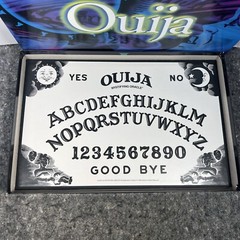Ouija – 1998 Parker Brothers – The Mysterious Mystifyng Game – Glows in the Dark