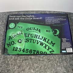 Ouija – 1998 Parker Brothers – The Mysterious Mystifyng Game – Glows in the Dark