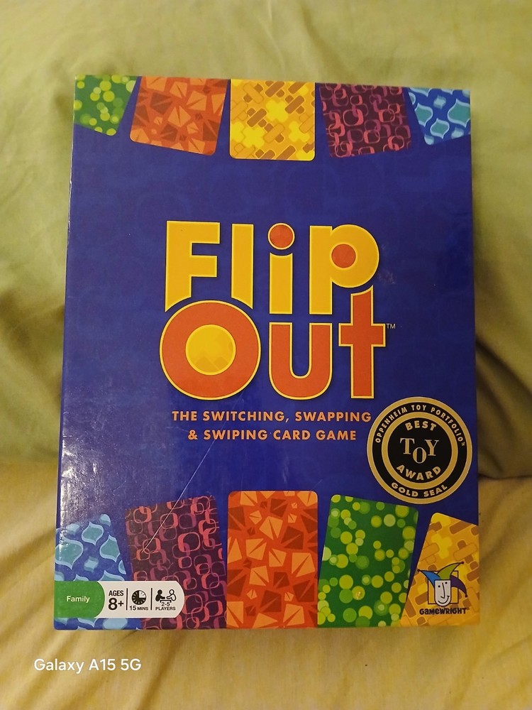 VTG Flip Out Game Switching Swapping Swiping Card Game Family Gamewright 2010