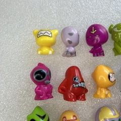 Lot of 20 Gogos Crazy Bones Figures As Shown